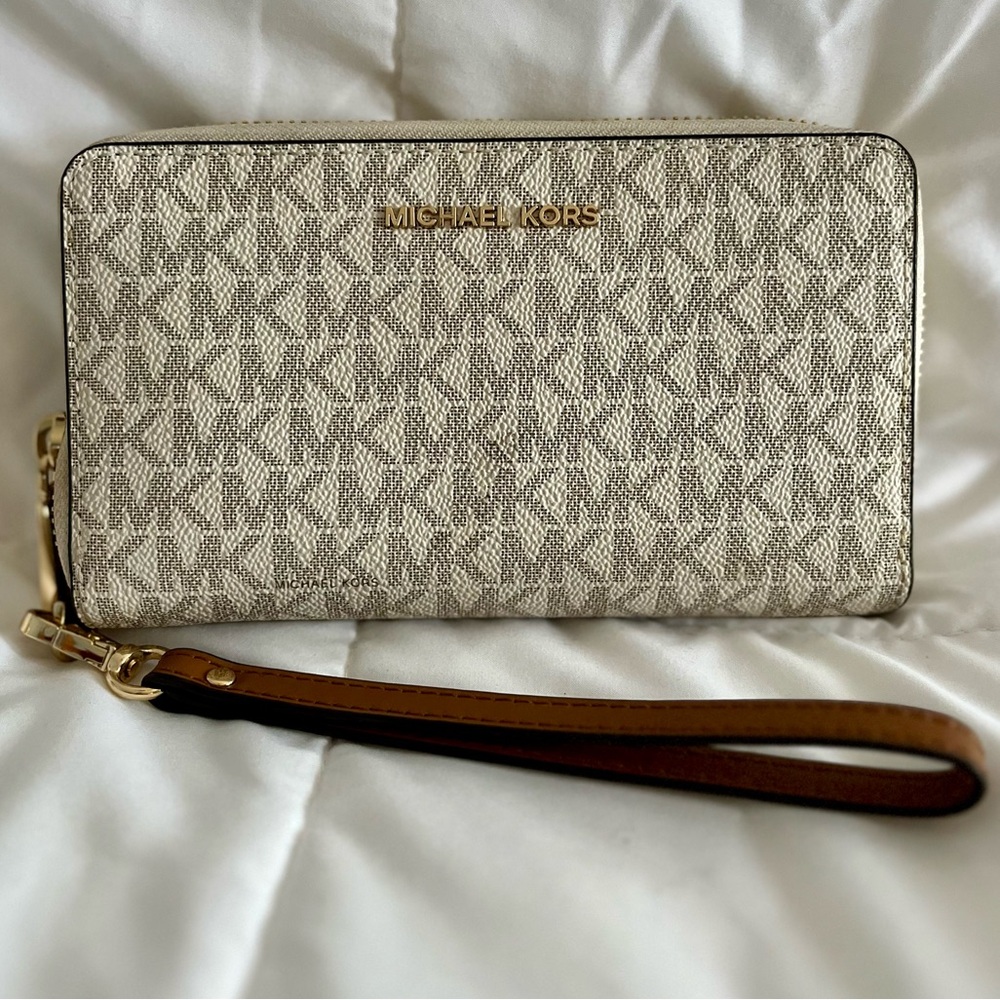 Michael Kors Wristlet